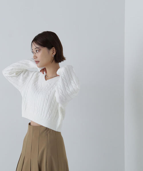NATURAL BEAUTY BASIC(ナチュラルビューティーベーシック)の「◇コンパクトケーブルニット(ニット/セーター・レディース・オフホワイト/ライトグリーン/ネイビー・FREE)」の7枚目の写真