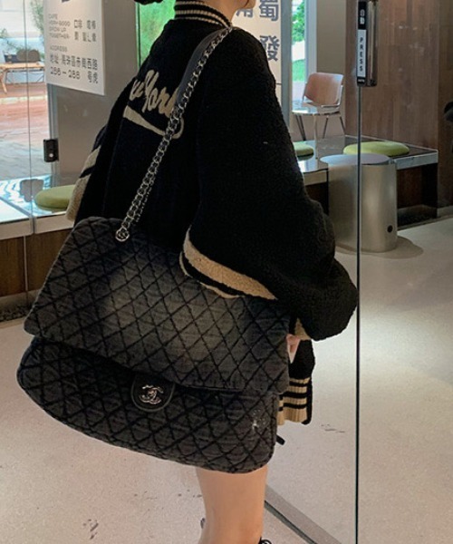 SHEENA(シーナ)の「サガラ刺しゅうバックロゴボアスタジャン(スタジャン・レディース・ブラック・M)」の16枚目の写真