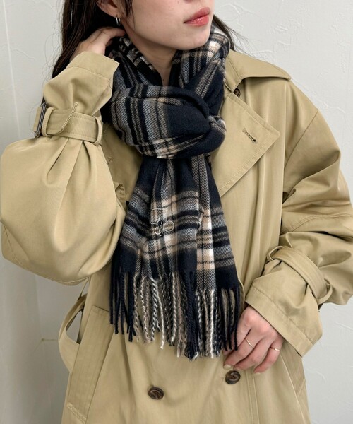 fredy emue（フレディエミュ）の「ソフトチェックストール（ストール/ショール・レディース・ブラック系その他/ブルー系その他/ベージュ系その他・FREE）」の2枚目の写真