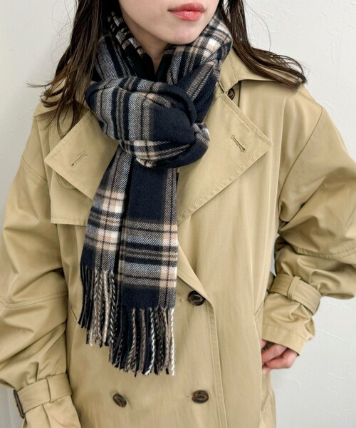 fredy emue（フレディエミュ）の「ソフトチェックストール（ストール/ショール・レディース・ブラック系その他/ブルー系その他/ベージュ系その他・FREE）」の10枚目の写真