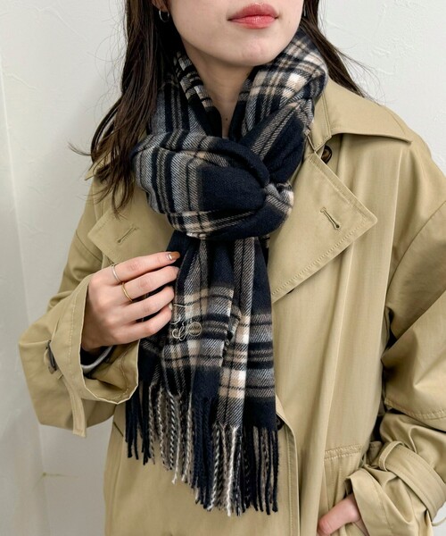 fredy emue（フレディエミュ）の「ソフトチェックストール（ストール/ショール・レディース・ブラック系その他/ブルー系その他/ベージュ系その他・FREE）」の11枚目の写真