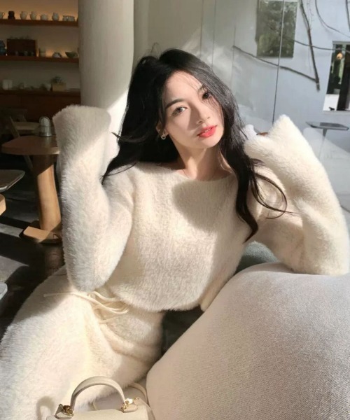 AsRiRe（アスリレイ）の「シンプルデザインニットセットアップ（ニット/セーター・レディース・ホワイト/ブラウン・M）」の3枚目の写真