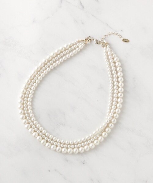 UNTITLED（アンタイトル）の「【セレモニー対応】レイヤードフェイクパール（ネックレス・レディース・ホワイト/グレー/オフホワイト・99）」の5枚目の写真