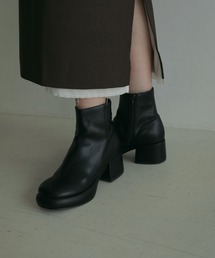 Round Leather Boots