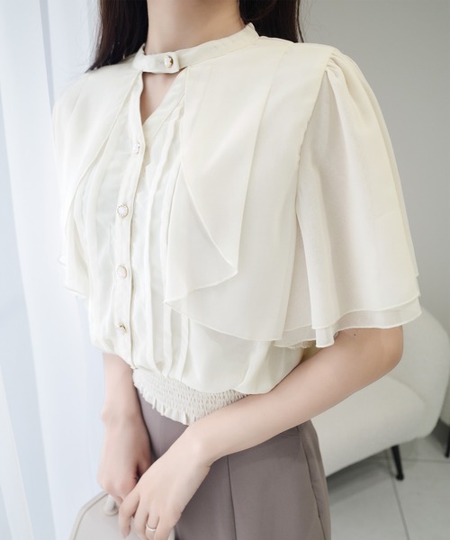 mily bilet(ミウィビレット)の「【mily bilet】大人ガーリーをアップデート。ケープ風ピンタックメローダブルフレア袖ブラウス(シャツ/ブラウス・レディース・ブルー/アイボリー/ブラック/ベージュ・X-LARGE/SMALL/MEDIUM/LARGE)」の8枚目の写真