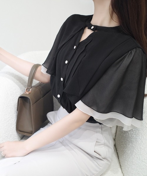 mily bilet(ミウィビレット)の「【mily bilet】大人ガーリーをアップデート。ケープ風ピンタックメローダブルフレア袖ブラウス(シャツ/ブラウス・レディース・ブルー/アイボリー/ブラック/ベージュ・X-LARGE/SMALL/MEDIUM/LARGE)」の14枚目の写真