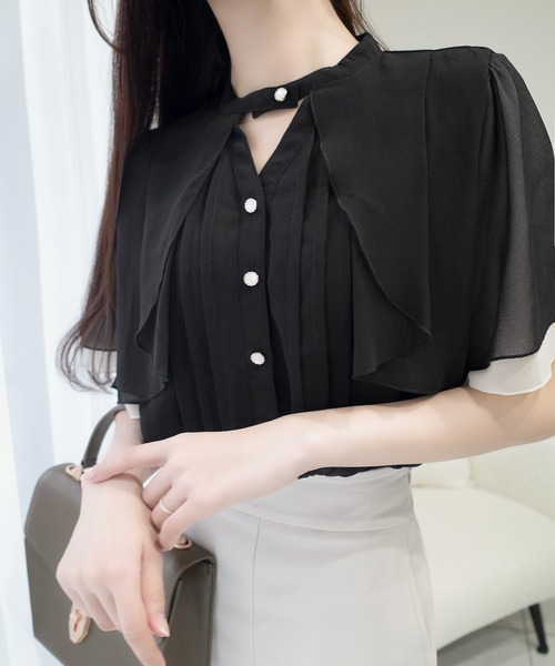 mily bilet(ミウィビレット)の「【mily bilet】大人ガーリーをアップデート。ケープ風ピンタックメローダブルフレア袖ブラウス(シャツ/ブラウス・レディース・ブルー/アイボリー/ブラック/ベージュ・X-LARGE/SMALL/MEDIUM/LARGE)」の16枚目の写真