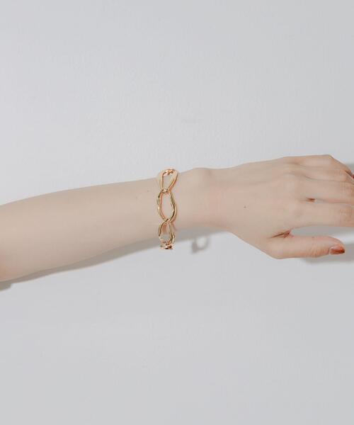 SMELLY（スメリー）の「ボリュームチェーンマグネットブレスレット（ブレスレット・レディース・ゴールド・-）」の2枚目の写真