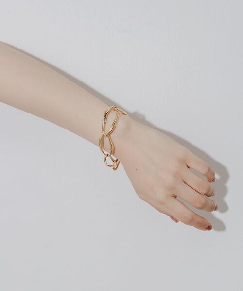 SMELLY（スメリー）の「ボリュームチェーンマグネットブレスレット（ブレスレット・レディース・ゴールド・-）」の3枚目の写真