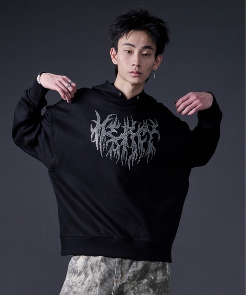 Ellno Loset（エルノロゼット）の「アソートモチーフロゴフーディ（パーカー・メンズ・ブラック/ブラック系その他・MEDIUM/LARGE）」の4枚目の写真