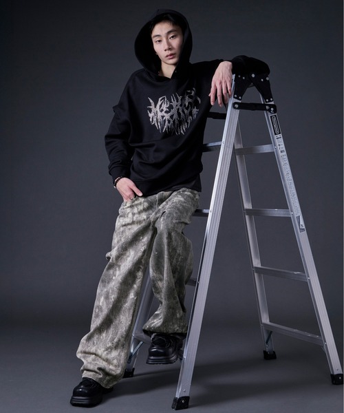 Ellno Loset（エルノロゼット）の「アソートモチーフロゴフーディ（パーカー・メンズ・ブラック/ブラック系その他・MEDIUM/LARGE）」の16枚目の写真