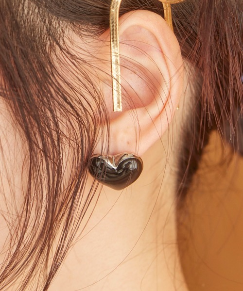 Casselini（キャセリーニ）の「Casselini(キャセリーニ)ハートピアス（ピアス（両耳用）・レディース・ブラック/レッド・FREE）」の2枚目の写真