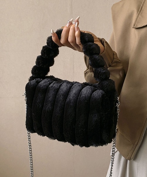 Jewelobe（ジュエローブ）の「チェーン付き針抜きフェイクファーボクシーミニバッグ（ハンドバッグ・レディース・ピンク/ベージュ系その他/グリーン/ブラック/オフホワイト・FREE）」の3枚目の写真