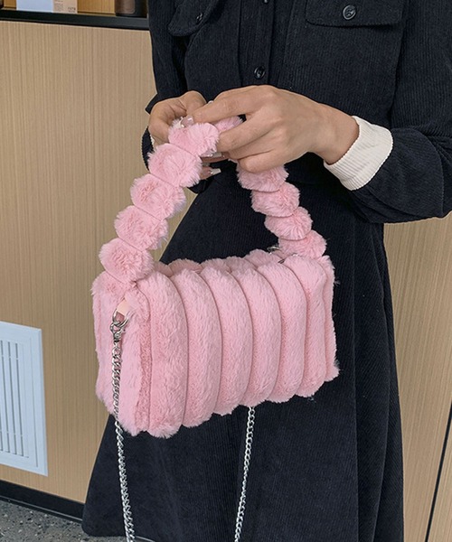 Jewelobe（ジュエローブ）の「チェーン付き針抜きフェイクファーボクシーミニバッグ（ハンドバッグ・レディース・ピンク/ベージュ系その他/グリーン/ブラック/オフホワイト・FREE）」の9枚目の写真