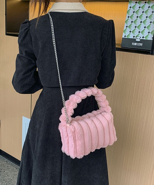 Jewelobe（ジュエローブ）の「チェーン付き針抜きフェイクファーボクシーミニバッグ（ハンドバッグ・レディース・ピンク/ベージュ系その他/グリーン/ブラック/オフホワイト・FREE）」の10枚目の写真