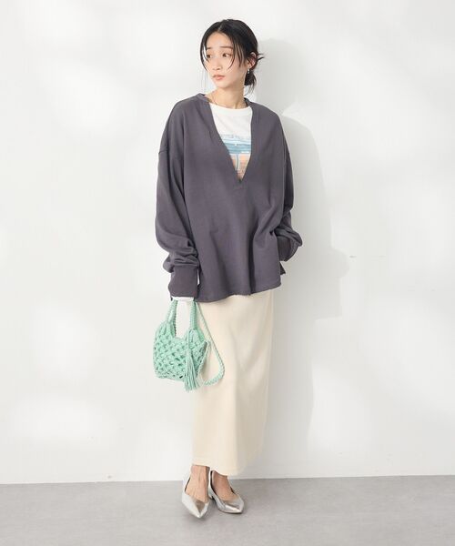 CRAFT STANDARD BOUTIQUE(クラフトスタンダードブティック)の「TC裏毛Vネックプルオーバー(スウェット・レディース・アイボリー/ベージュ/ブラック・FREE)」の10枚目の写真