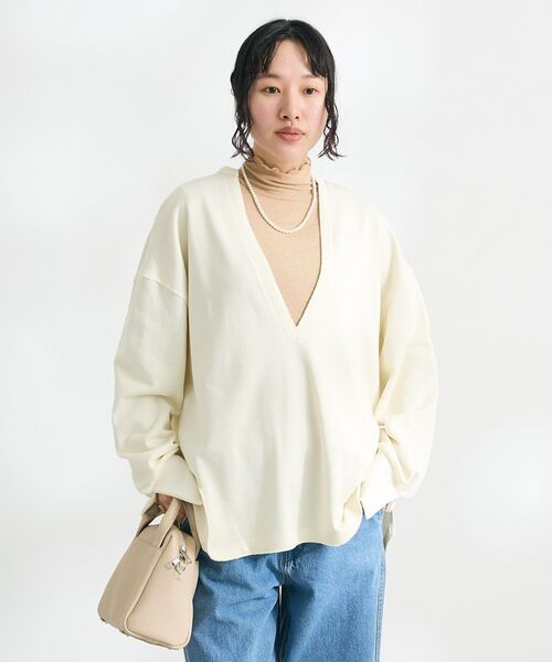 CRAFT STANDARD BOUTIQUE(クラフトスタンダードブティック)の「TC裏毛Vネックプルオーバー(スウェット・レディース・アイボリー/ベージュ/ブラック・FREE)」の14枚目の写真