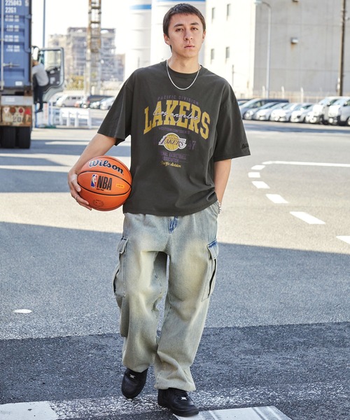 NBAチームロゴ刺繍Tシャツ Mサイズ ブラック Mitchell&Ness NBA Asian Heritage Snake Philadelphia 76ers T