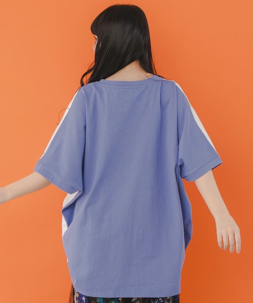 ScoLar（スカラー）の「151651：アニメ風ネコ柄 バイカラープルオーバー（Tシャツ/カットソー・レディース・ベージュ/パープル/ブルー・M）」の9枚目の写真