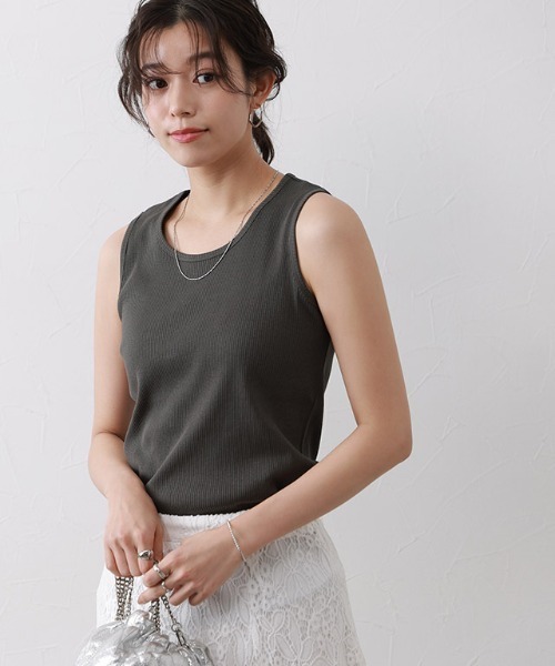 Pierrot（ピエロ）の「【ブラ紐隠し】クルーネックリブタンクトップ（タンクトップ・レディース・ブラック/オフホワイト/ネイビー/サンドベージュ/チャコール・M/L）」の6枚目の写真