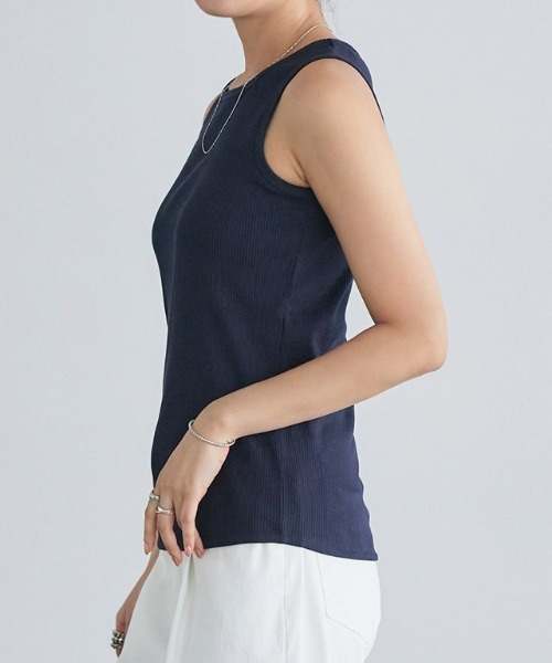 Pierrot（ピエロ）の「【ブラ紐隠し】クルーネックリブタンクトップ（タンクトップ・レディース・ブラック/オフホワイト/ネイビー/サンドベージュ/チャコール・M/L）」の21枚目の写真