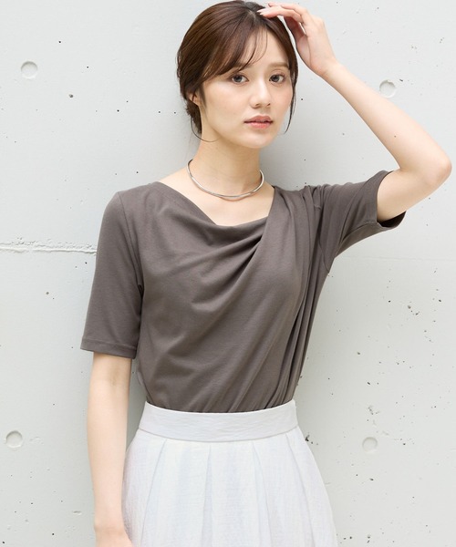 Andemiu（アンデミュウ）の「ドレープカットTシャツ451395（Tシャツ/カットソー・レディース・モカ/オフホワイト/ブラック/サックスブルー/チャコールグレー・FREE）」の3枚目の写真