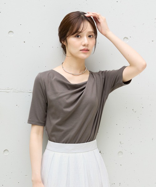 Andemiu（アンデミュウ）の「ドレープカットTシャツ451395（Tシャツ/カットソー・レディース・モカ/オフホワイト/ブラック/サックスブルー/チャコールグレー・FREE）」の22枚目の写真