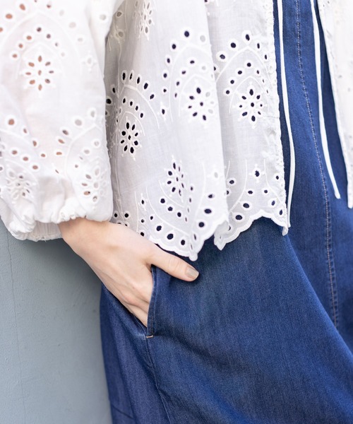 Petit Honfleur(プチオンフルール)の「【さっと羽織って大人かわいい】スカラップレースブラウス(シャツ/ブラウス・レディース・ネイビー/ホワイト・9号/11号)」の9枚目の写真