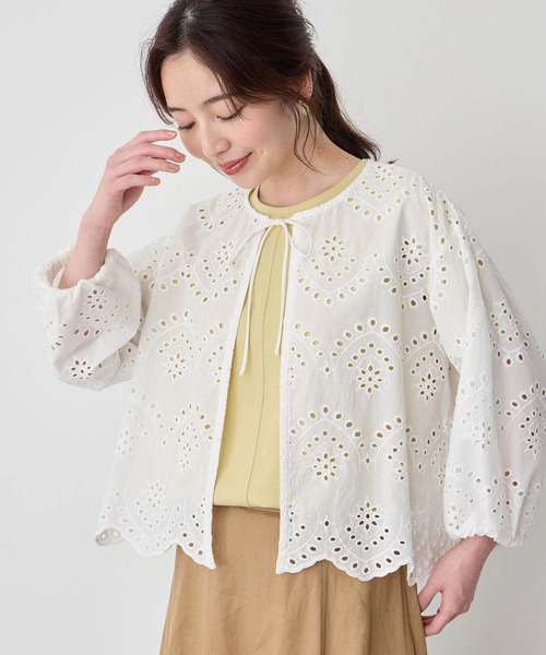 Petit Honfleur(プチオンフルール)の「【さっと羽織って大人かわいい】スカラップレースブラウス(シャツ/ブラウス・レディース・ネイビー/ホワイト・9号/11号)」の13枚目の写真