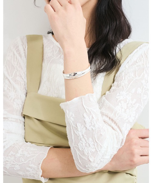 VIS（ビス）の「ニュアンスメタルバングル（バングル/リストバンド・レディース・ゴールド/シルバー・FREE）」の5枚目の写真