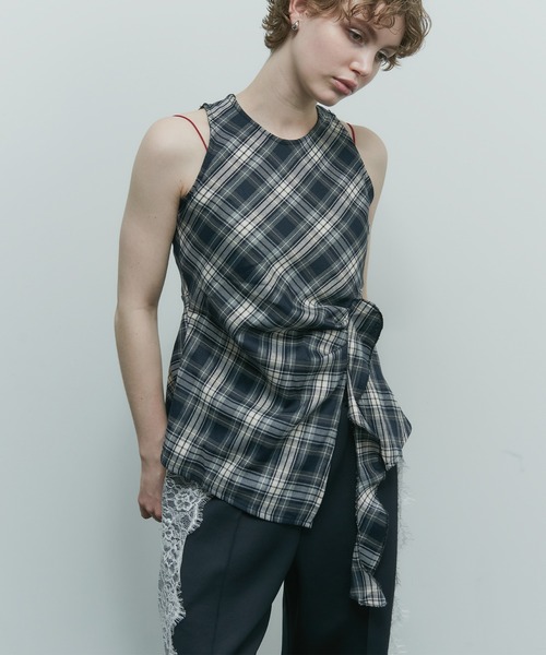 uyu.（ウユ）の「チェック柄ノースリーブシャツ（シャツ/ブラウス・レディース・ブラック/レッド/イエロー・FREE）」の2枚目の写真