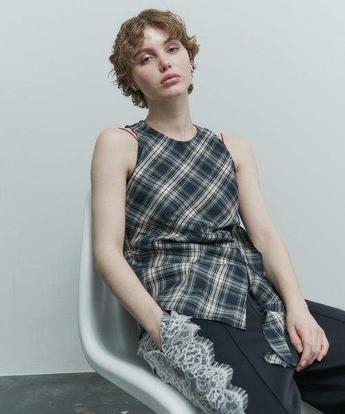 uyu.（ウユ）の「チェック柄ノースリーブシャツ（シャツ/ブラウス・レディース・ブラック/レッド/イエロー・FREE）」の6枚目の写真