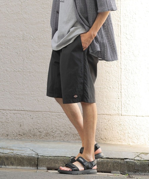 Dickies(ディッキーズ)の「【Dickies(ディッキーズ)】別注ナイロンショートパンツ(その他パンツ・メンズ・チャコール/ベージュ/ブラック・MEDIUM/LARGE)」の1枚目の写真
