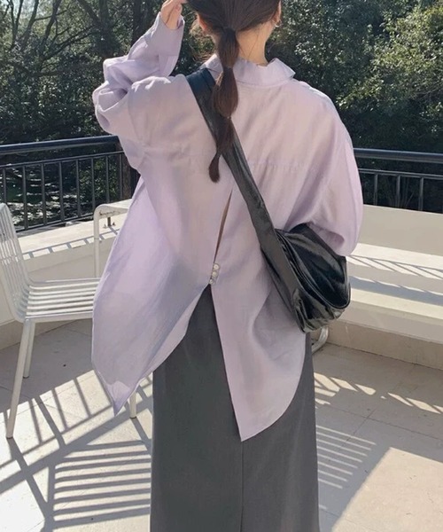 aimoha(アイモハ)の「バックスリットオーバーサイズシアーシャツ(シャツ/ブラウス・レディース・パープル/ライトベージュ/ホワイト/ピンク/ブルー/イエロー・FREE)」の5枚目の写真