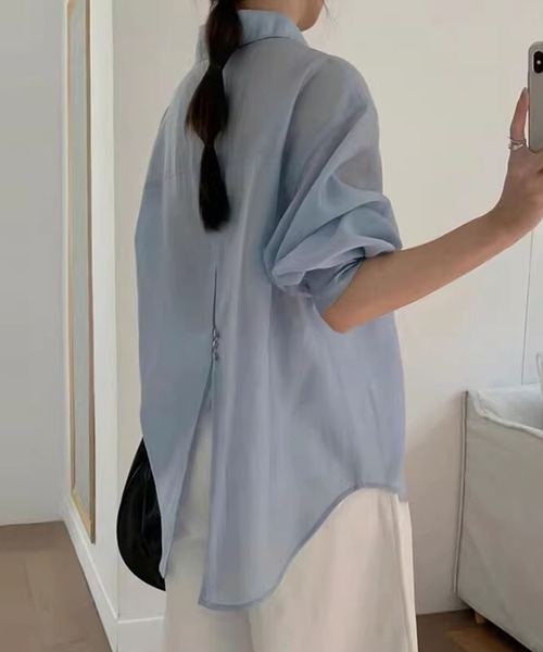 aimoha(アイモハ)の「バックスリットオーバーサイズシアーシャツ(シャツ/ブラウス・レディース・パープル/ライトベージュ/ホワイト/ピンク/ブルー/イエロー・FREE)」の4枚目の写真