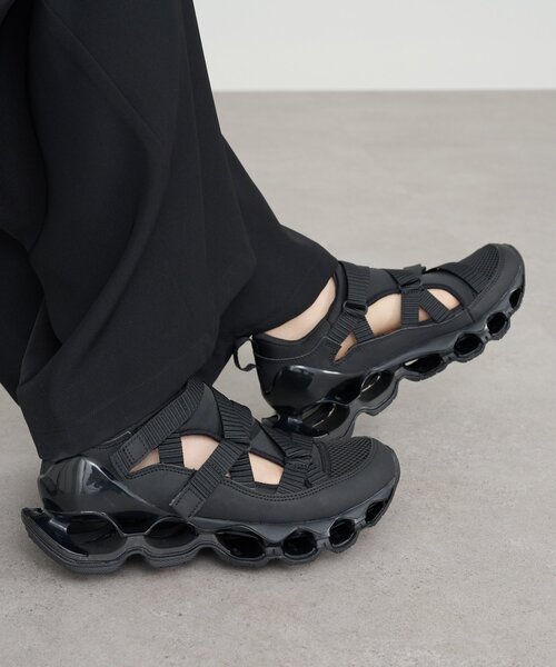 Omekashi(オメカシ)の「MIZUNO WAVE PROPHECY STRAP(スニーカー・レディース・ブラック/ベージュ・24cm/23cm/25cm)」の2枚目の写真