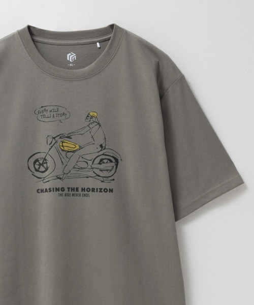 Mac-House（マックハウス）の「T-GRAPHICS エモラインアートプリント半袖Ｔシャツ（Tシャツ/カットソー・メンズ・グリーン/ブラック/オフホワイト/ベージュ系/オリーブ・M/L/S/XL）」の2枚目の写真