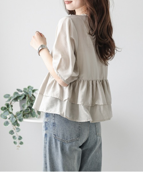 AMELY(エミリー)の「ティアードフリルペプラムシアーブラウス(シャツ/ブラウス・レディース・ブラック/ホワイト/ベージュ・フリー)」の15枚目の写真