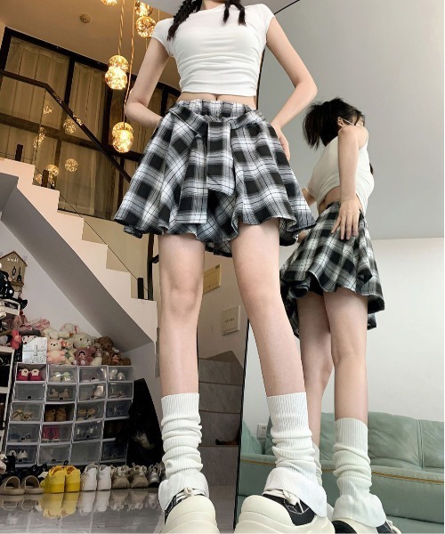 WEGO(ウィゴー)の「WEGO/チェック腰巻き風スカートパンツ(スカート・レディース・ブラック/イエロー/レッド・SMALL/MEDIUM)」の8枚目の写真