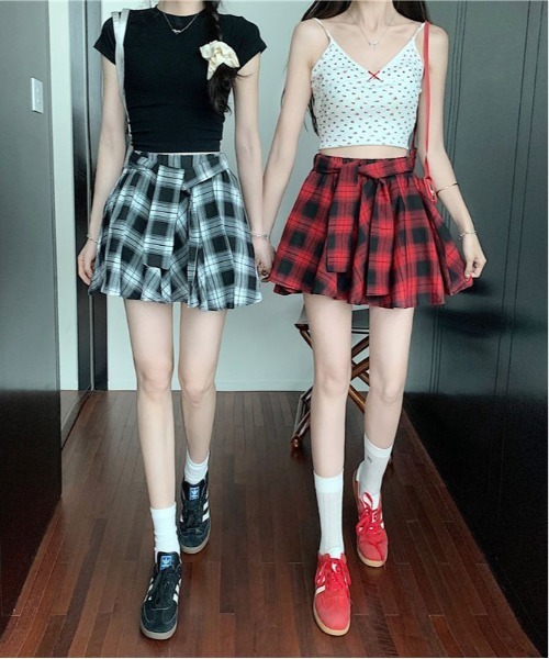 WEGO(ウィゴー)の「WEGO/チェック腰巻き風スカートパンツ(スカート・レディース・ブラック/イエロー/レッド・SMALL/MEDIUM)」の5枚目の写真