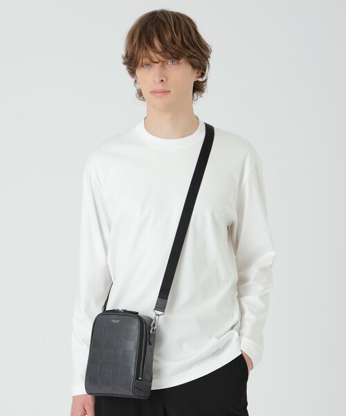 BLACK LABEL CRESTBRIDGE(ブラックレーベル・クレストブリッジ)の「エンボスチェックミニクロスボディバッグ(ショルダーバッグ・メンズ・ブラック/チャコールグレー・FREE)」の3枚目の写真