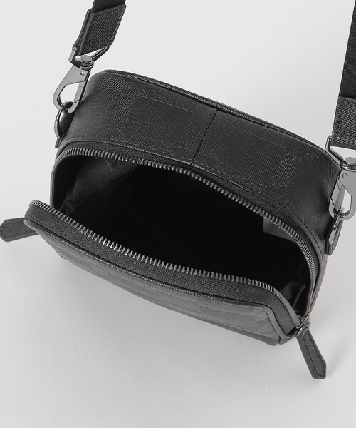BLACK LABEL CRESTBRIDGE(ブラックレーベル・クレストブリッジ)の「エンボスチェックミニクロスボディバッグ(ショルダーバッグ・メンズ・ブラック/チャコールグレー・FREE)」の14枚目の写真