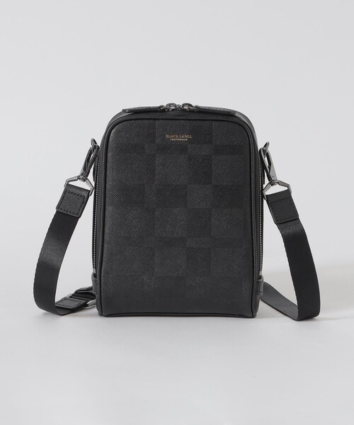 BLACK LABEL CRESTBRIDGE(ブラックレーベル・クレストブリッジ)の「エンボスチェックミニクロスボディバッグ(ショルダーバッグ・メンズ・ブラック/チャコールグレー・FREE)」の16枚目の写真