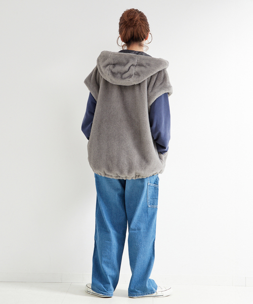 B.C STOCK（ベーセーストック）の「手洗い可 / フード付きミンク調ファーベスト（その他アウター・レディース・ベージュ/グレー・FREE）」の6枚目の写真