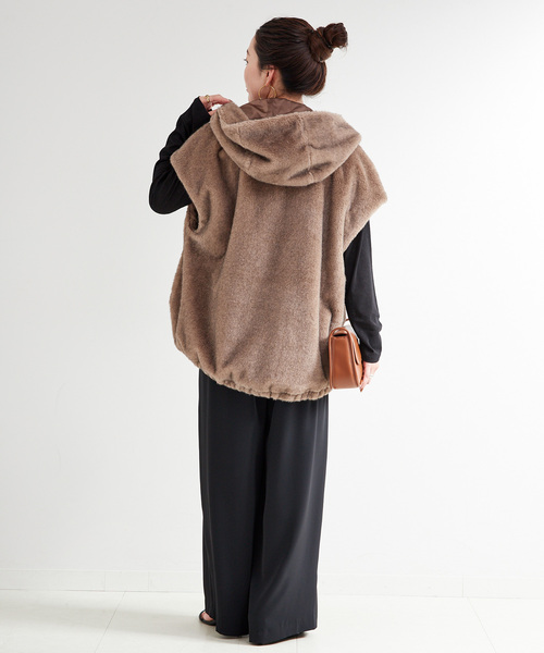 B.C STOCK（ベーセーストック）の「手洗い可 / フード付きミンク調ファーベスト（その他アウター・レディース・ベージュ/グレー・FREE）」の14枚目の写真