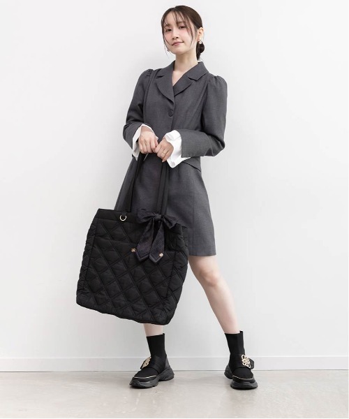 RANDA（ランダ）の「【A4対応】2WAY リボンキルティングトートバッグ（トートバッグ・レディース・ベージュ/アイボリー/ブラック/ブルー/ピンク・FREE）」の7枚目の写真