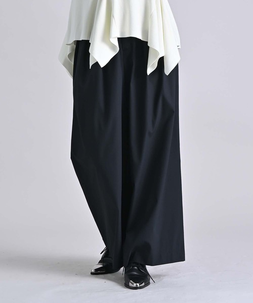 RAW FUDGE（ローファッジ）の「３タックワイドパンツ（スラックス・レディース・ブラック/キャメル・M）」の2枚目の写真