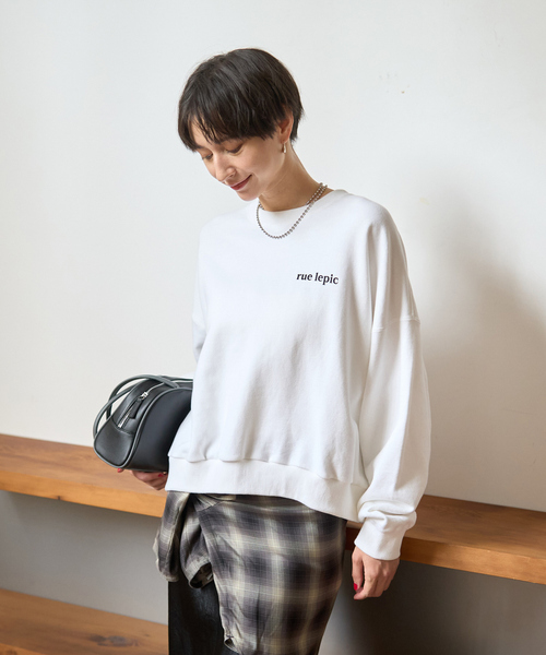 ABAHOUSE(アバハウス)の「cafe graphic バックプリント スウェット オーバーサイズ / ユニセックス / LE TRIO ABAHOUSE(スウェット・メンズ・ホワイト/ブルー・46/48/44)」の1枚目の写真
