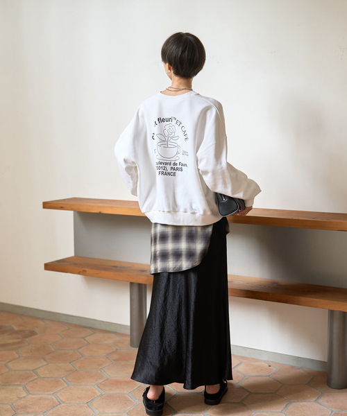 ABAHOUSE(アバハウス)の「cafe graphic バックプリント スウェット オーバーサイズ / ユニセックス / LE TRIO ABAHOUSE(スウェット・メンズ・ホワイト/ブルー・46/48/44)」の11枚目の写真