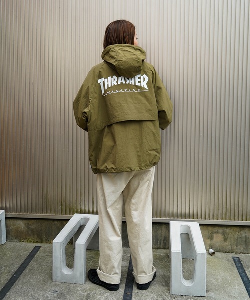THRASHER(スラッシャー)の「NYLON SHELL JACKET/THRASHER スラッシャーナイロン シェル ジャケット マウンテンパーカー ウインドブレーカー 撥水 防風 フルジップ フード付きロゴ プリント アウトドア ストリート ユニセックス(ナイロンジャケット・メンズ・ブラック/カーキ・LARGE/X-LARGE/MEDIUM)」の11枚目の写真